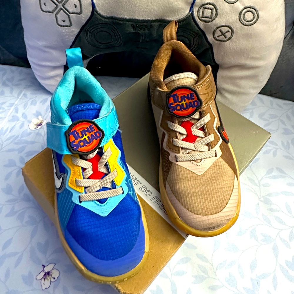 Lebron XVIII Low space jam toddlers tune squad